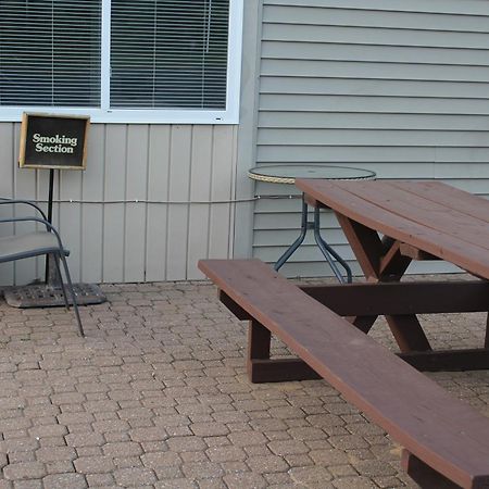 American Host Inn Hart Εξωτερικό φωτογραφία